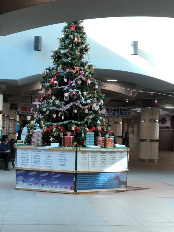 駅地下X’masツリー